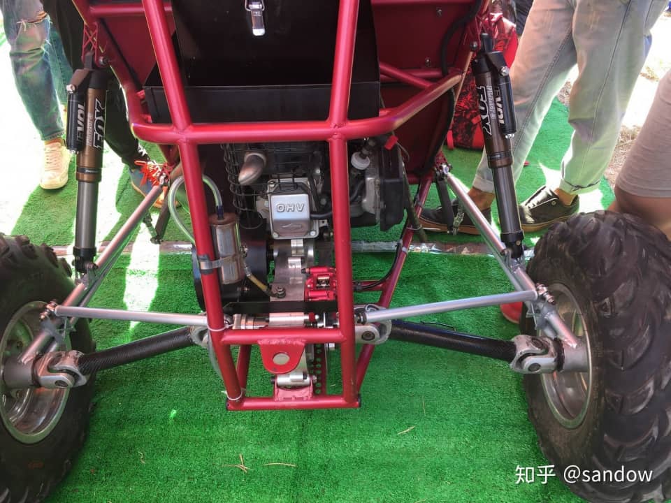 十字轴万向节配对使用，十字节的方向很重要